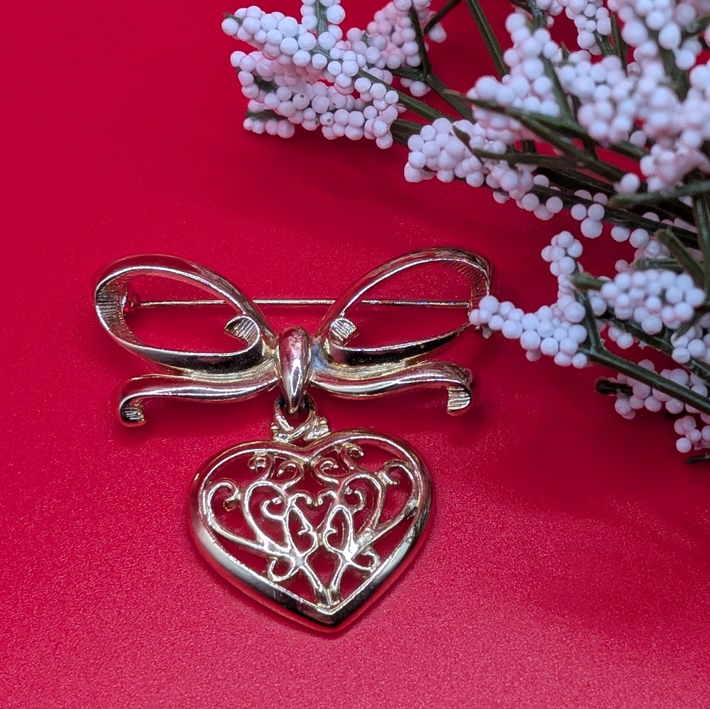 Vintage Elegant Gold Tone Heart Bow Brooch EUC